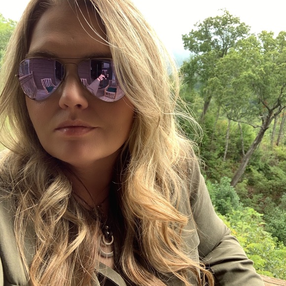 Meet your Posher, Misty - Picture 12 of 16